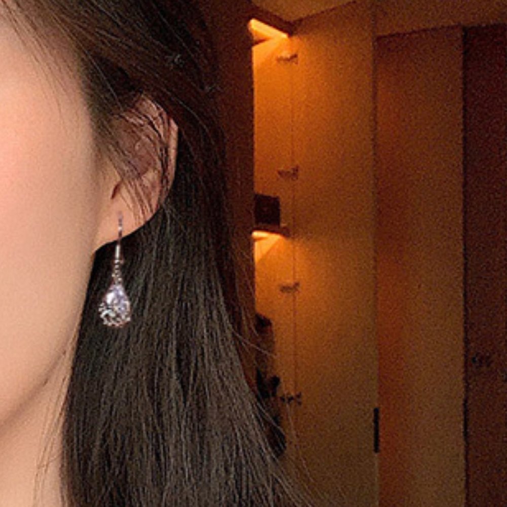 Last Pair💕Tear Crystal Egg Drop Golden Floral Earrings - Picture 4 of 11